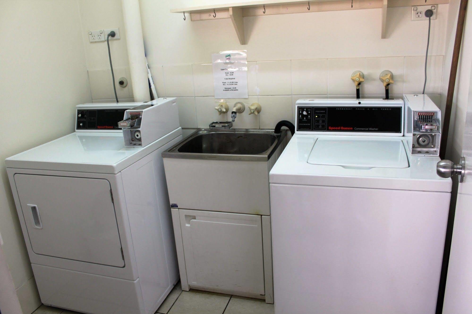 Rockhampton Palms Motor Inn Dış mekan fotoğraf